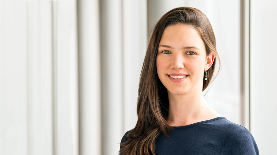 Talabalarning mushuklarini tomosha qiling